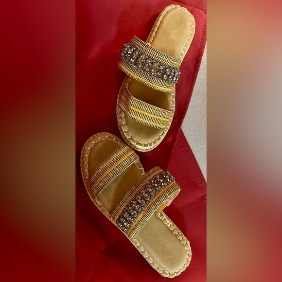 Crown Vintage Gold and Tan Gem Embellished Sandals Size 7 - Picture 2 of 3